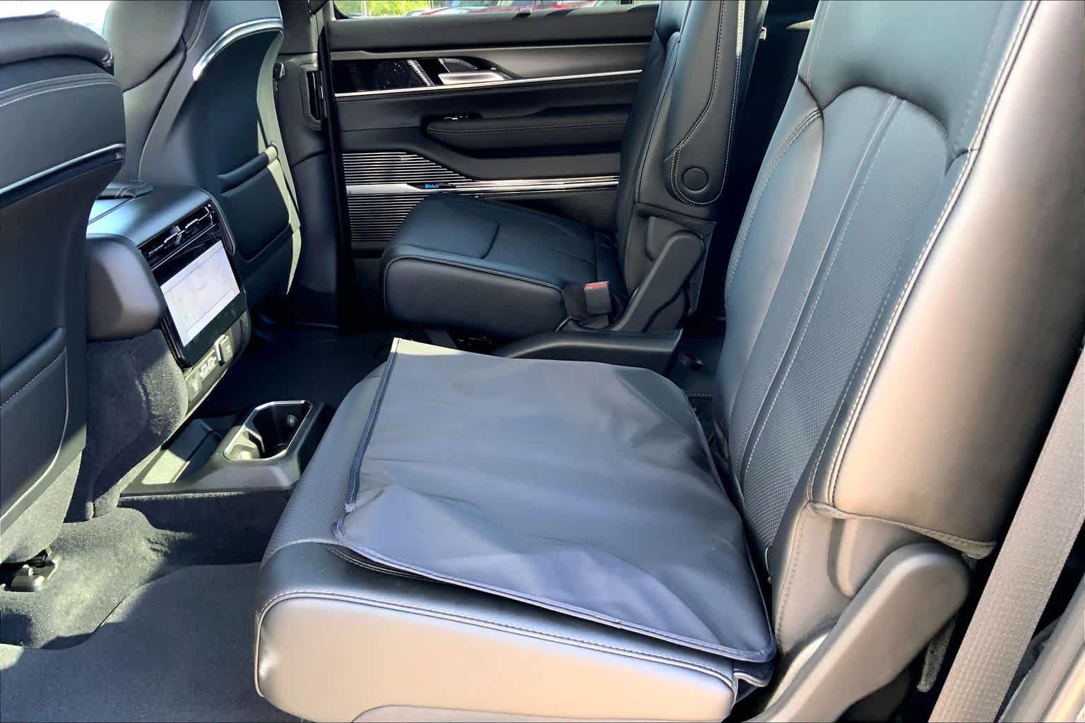 New 2026 Jeep Grand Wagoneer Summit AWD/4WD image 16