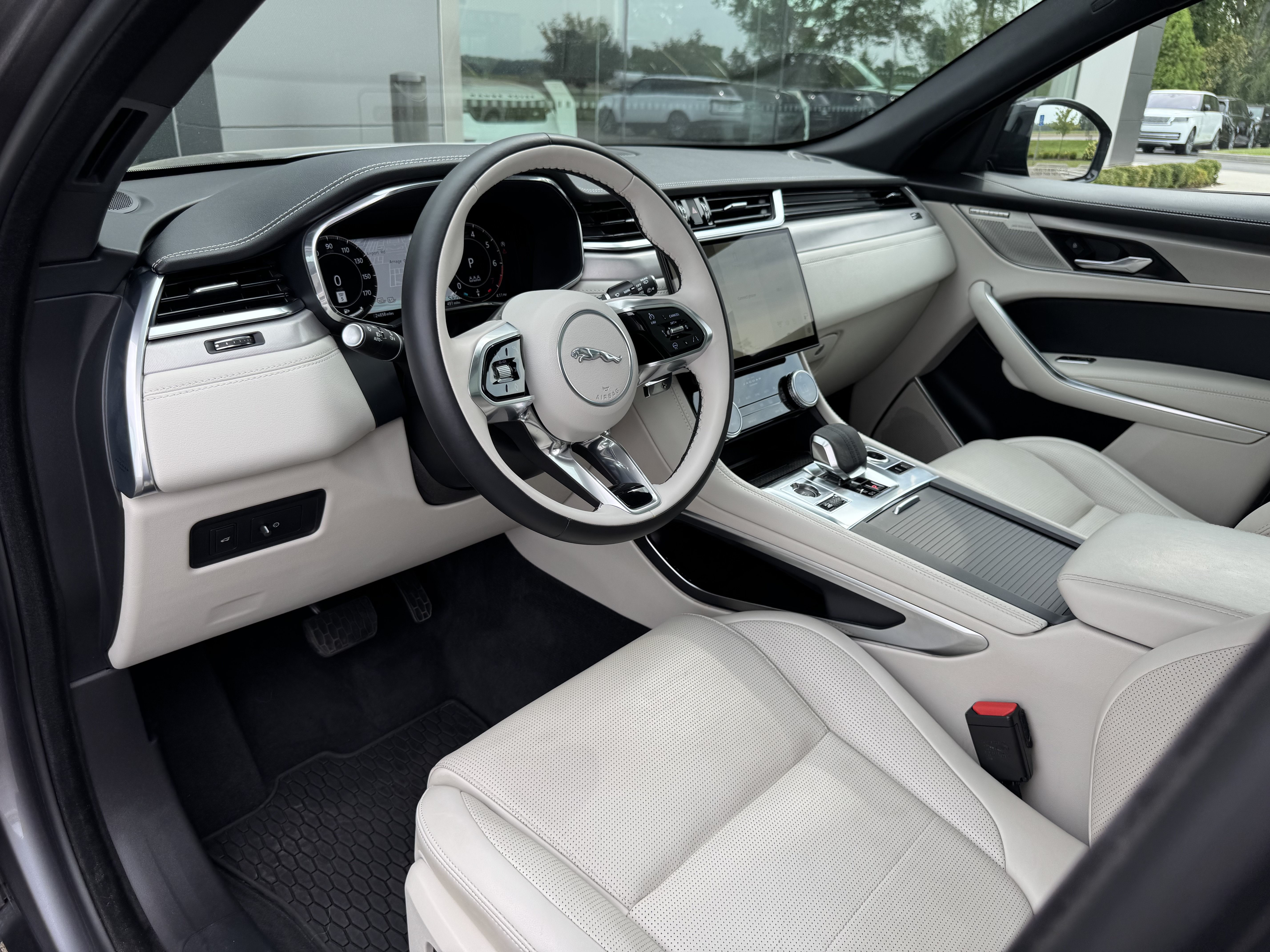 Certified 2024 Jaguar F-PACE R-Dynamic S AWD/4WD image 13