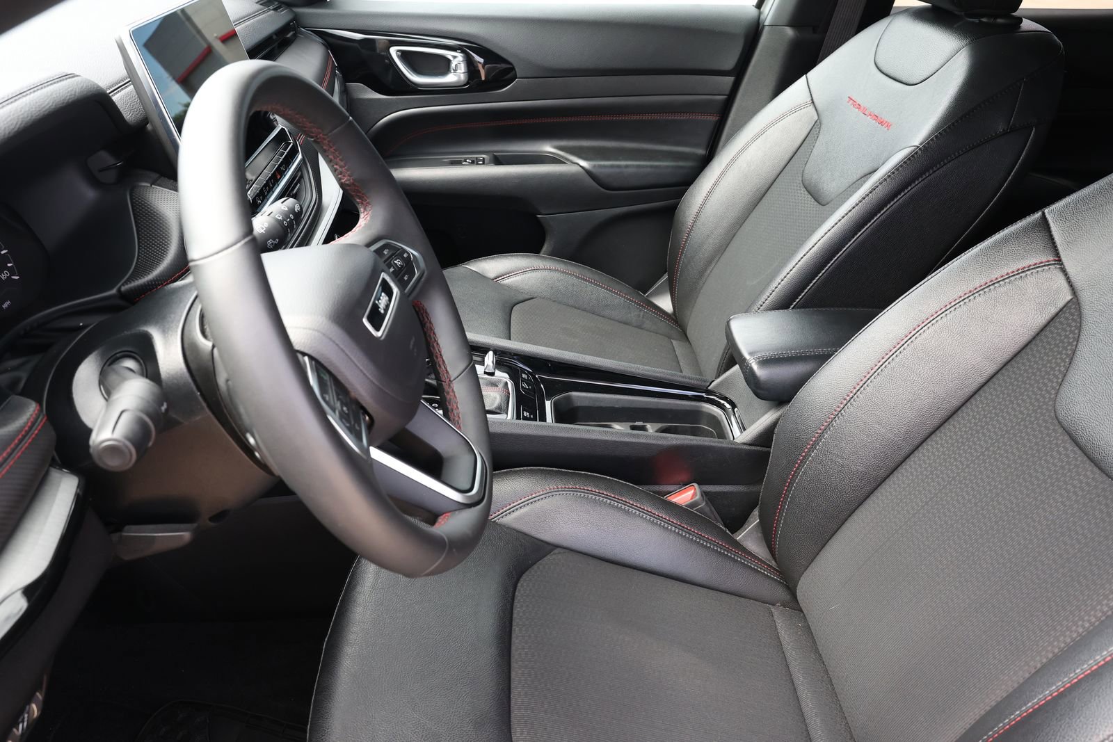 Used 2024 Jeep Compass Trailhawk image 14