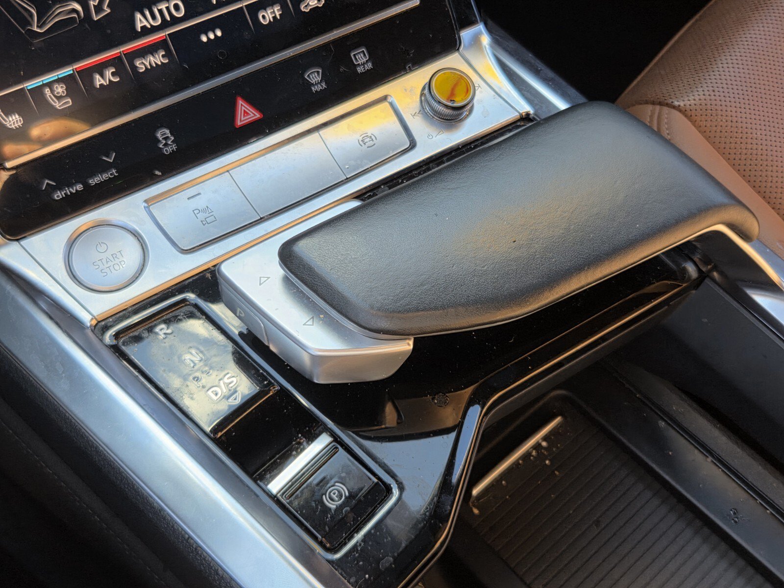 Used 2019 Audi e-tron Premium Plus AWD/4WD image 29