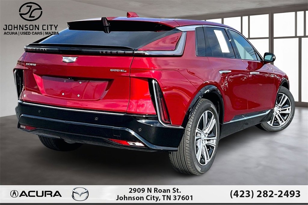 Used 2024 Cadillac Lyriq Luxury image 2