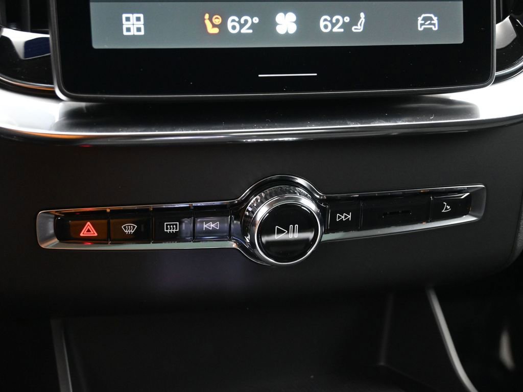 New 2026 Volvo XC90 B6 Plus w/ Protection Package Premier AWD/4WD image 16