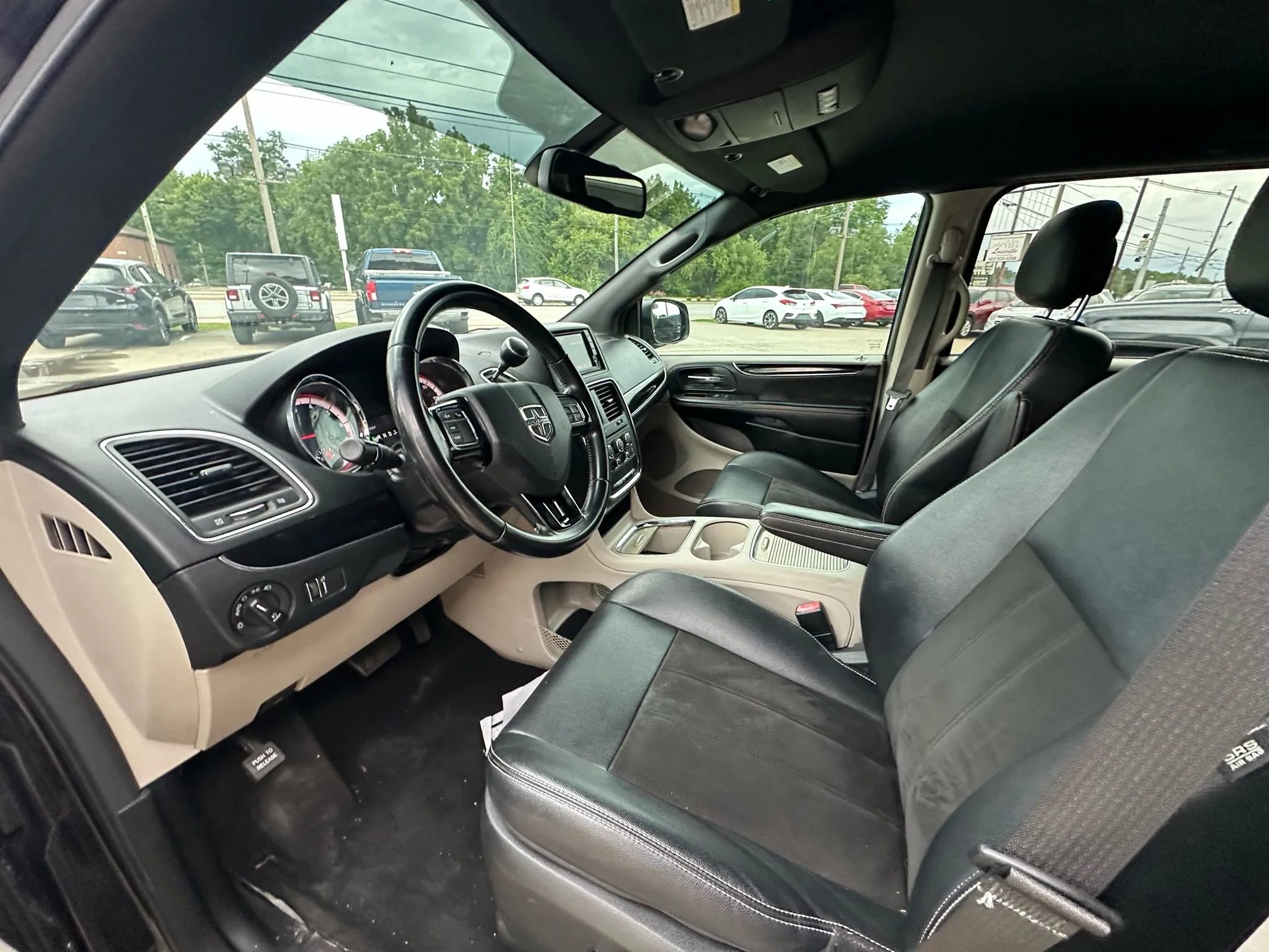 Used 2020 Dodge Grand Caravan SXT image 18