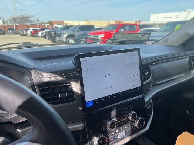 Used 2023 Ford Expedition XLT image 12