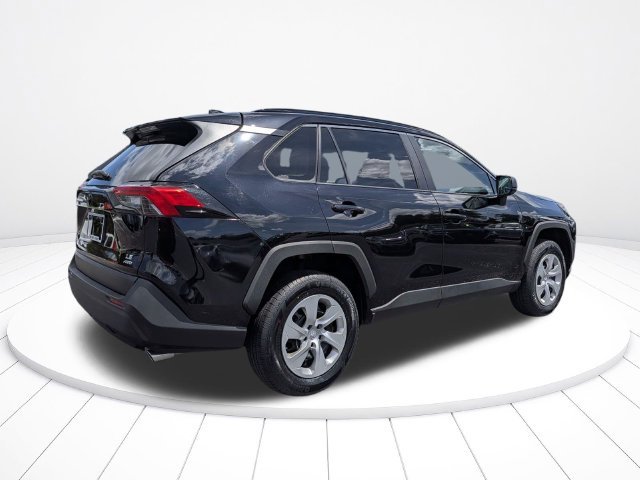 Used 2021 Toyota RAV4 LE AWD/4WD image 3