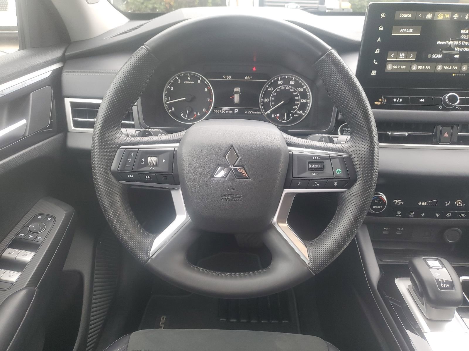 Used 2025 Mitsubishi Outlander SE image 11