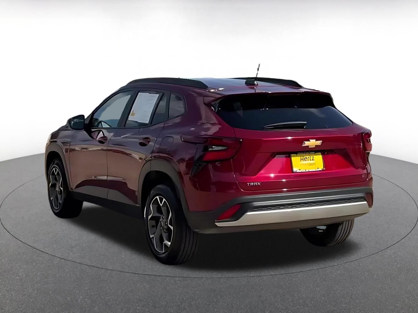 Used 2025 Chevrolet Trax LT FWD image 10