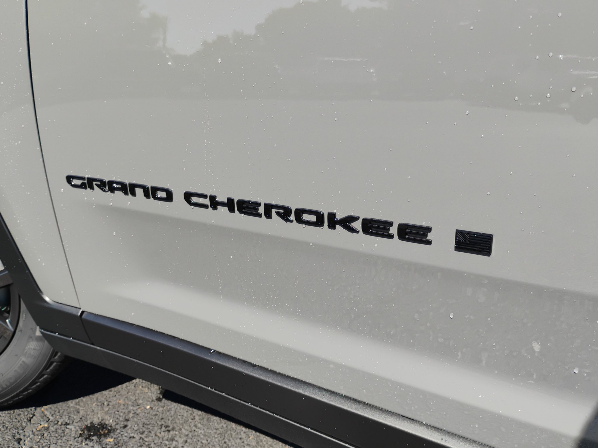 New 2027 Jeep Grand Cherokee Altitude AWD/4WD image 10
