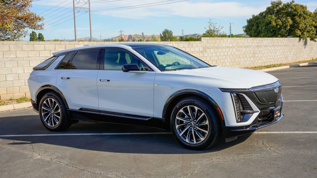 New 2026 Cadillac Lyriq Sport w/ LPO, Floor Liner Package AWD/4WD image 6