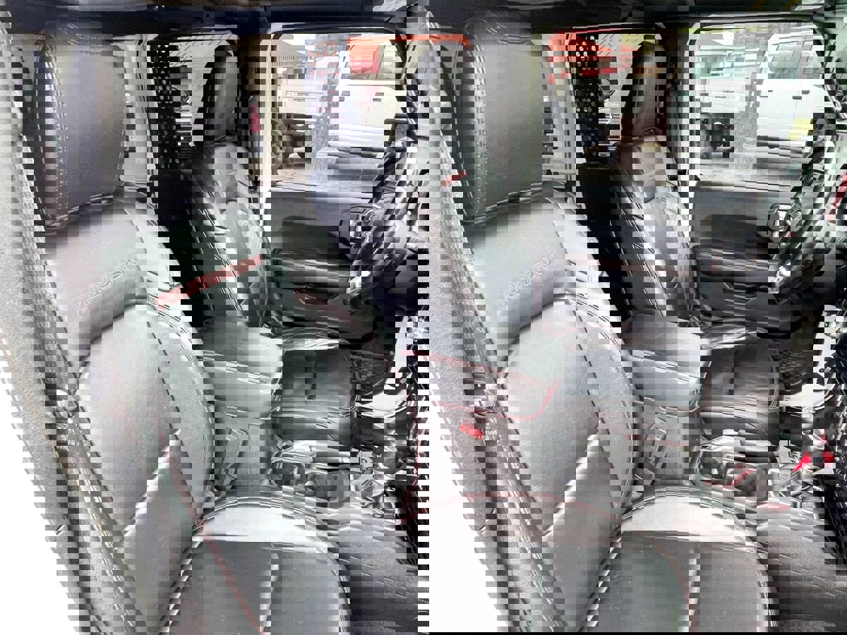 Used 2018 Jeep Wrangler Unlimited Rubicon w/ Dual Top Group AWD/4WD image 10