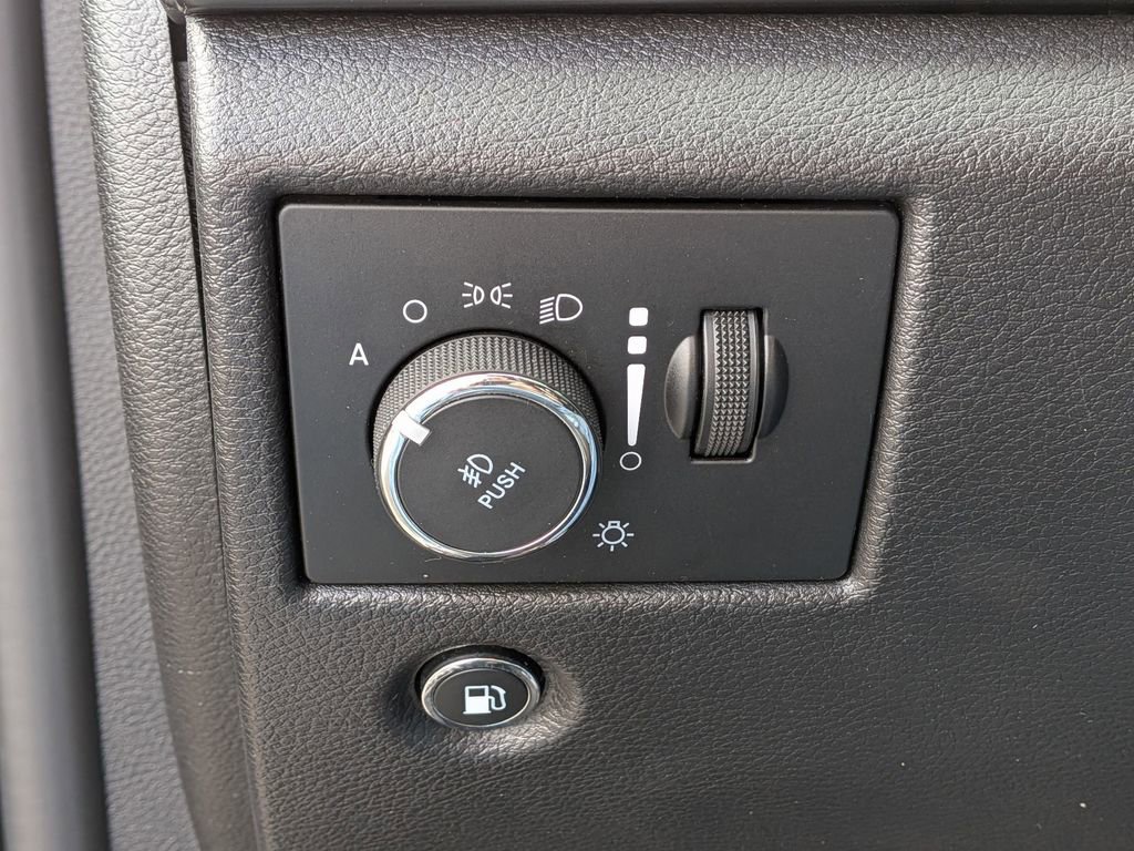 Used 2020 Jeep Grand Cherokee Altitude image 26