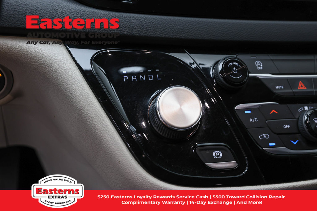 Used 2022 Chrysler Voyager LX FWD image 14