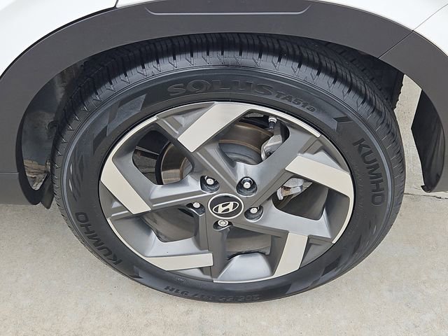 Used 2023 Hyundai Venue SEL image 11