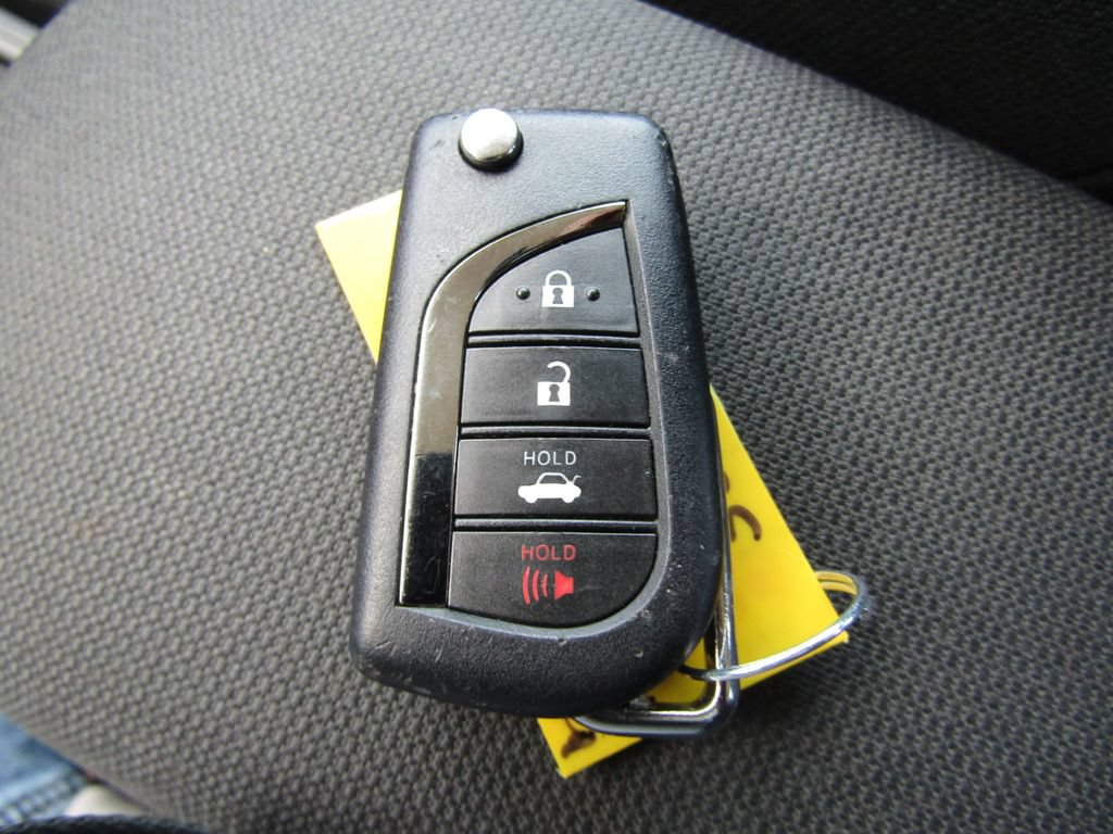 Used 2025 Toyota Corolla LE FWD image 27