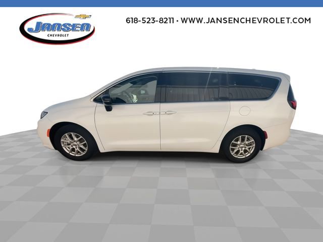 Used 2024 Chrysler Pacifica Touring-L FWD image 5