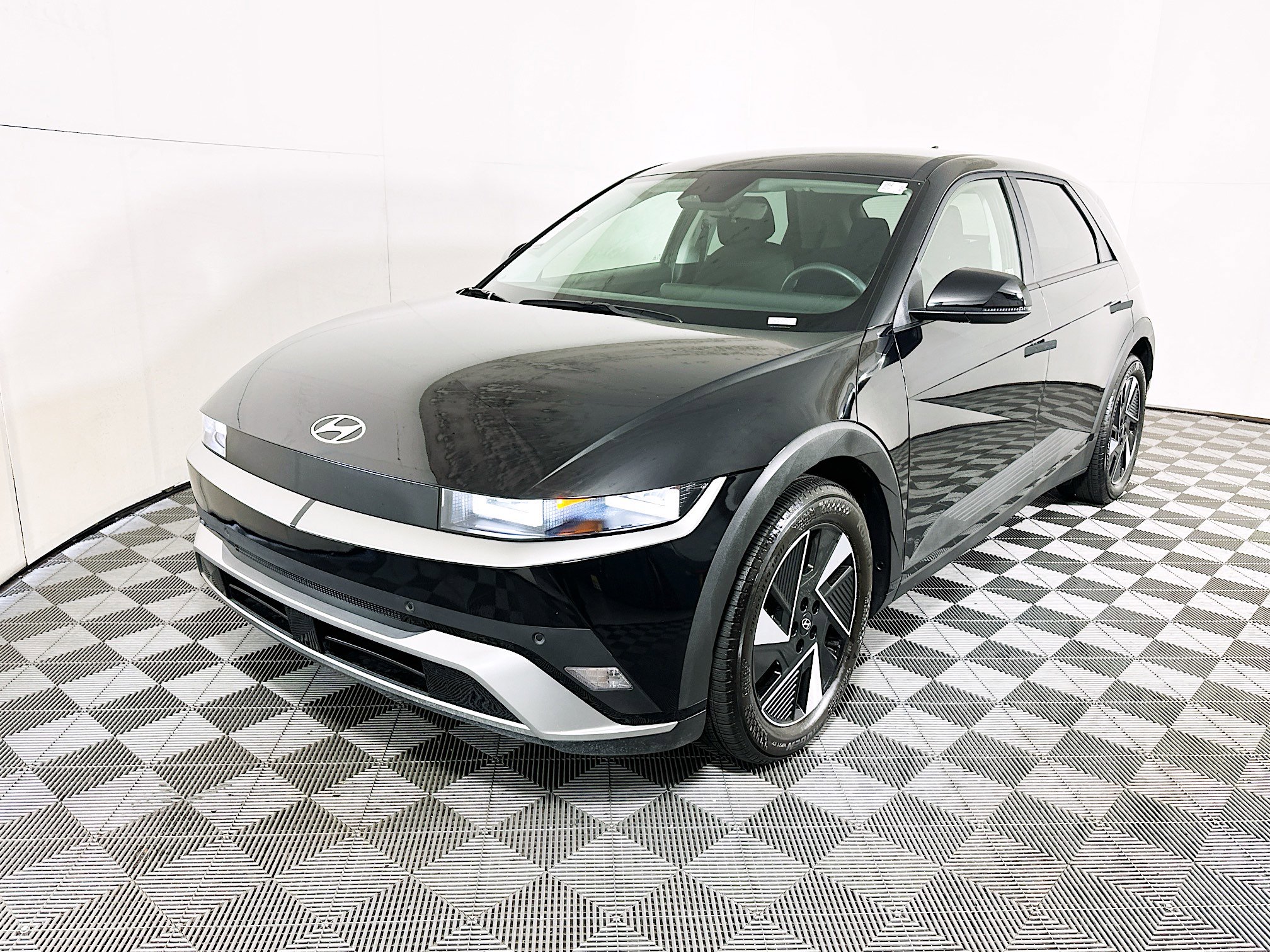 Used 2025 Hyundai Ioniq 5 SE image 7