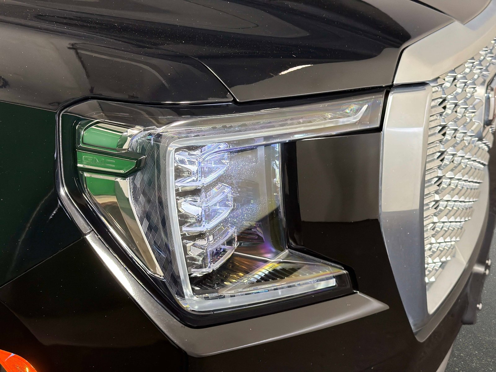 Used 2024 GMC Yukon Denali AWD/4WD image 9