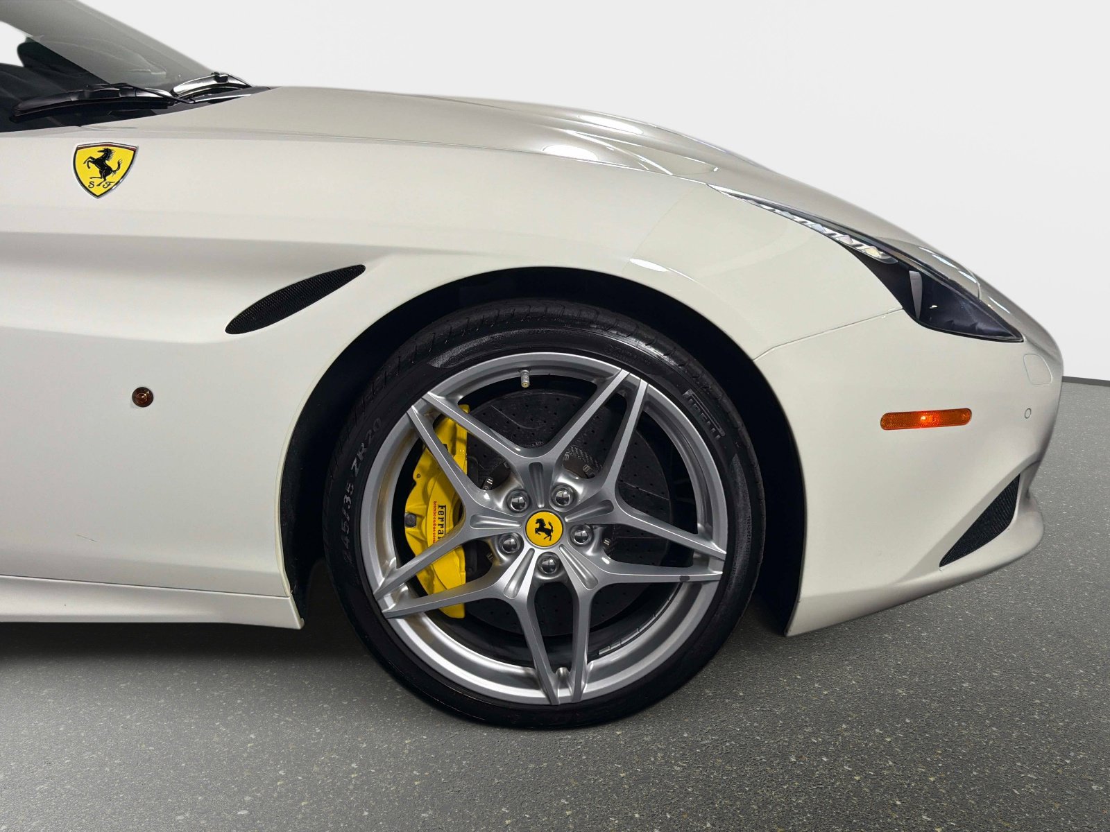 Used 2016 Ferrari California T image 22