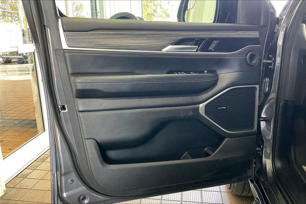 Used 2024 Jeep Wagoneer Series III image 2