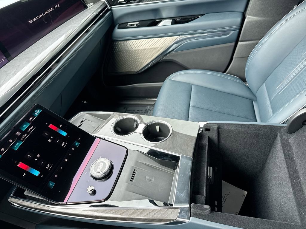 Used 2025 Cadillac Escalade IQ Luxury 2 image 23