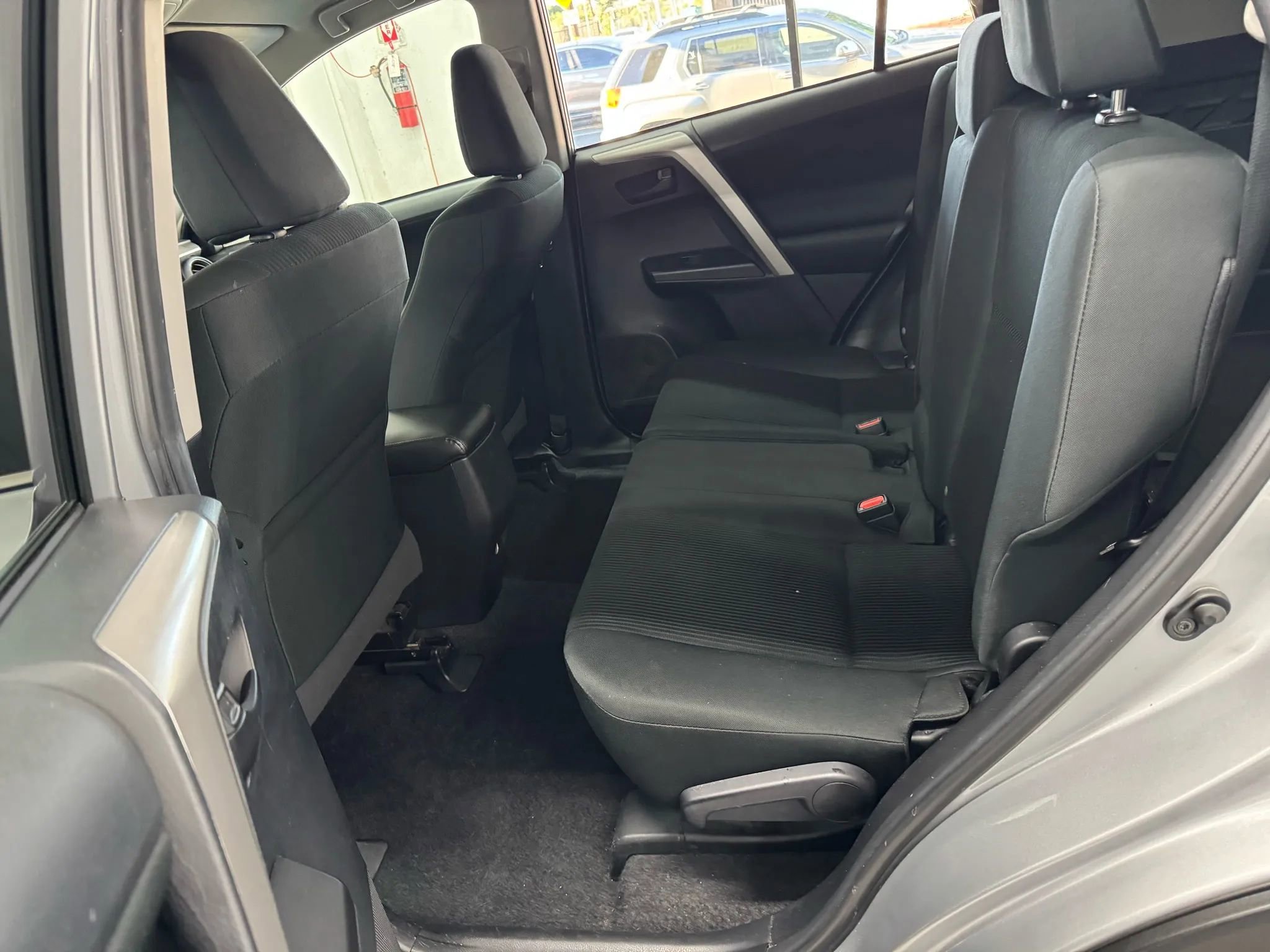 Used 2018 Toyota RAV4 LE image 8