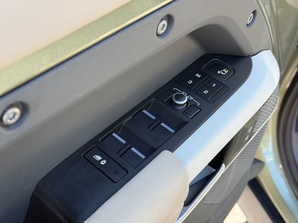Used 2023 Land Rover Defender 110 SE AWD/4WD image 11