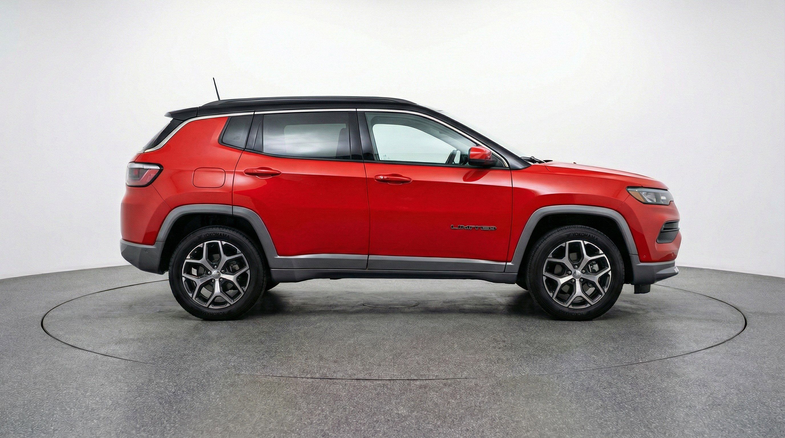 Used 2025 Jeep Compass Limited image 11