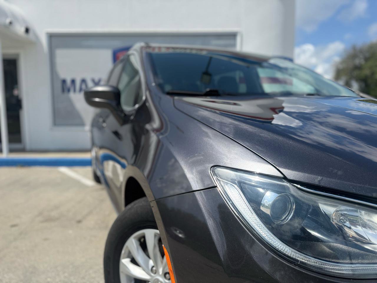 Used 2019 Chrysler Pacifica Touring-L image 16