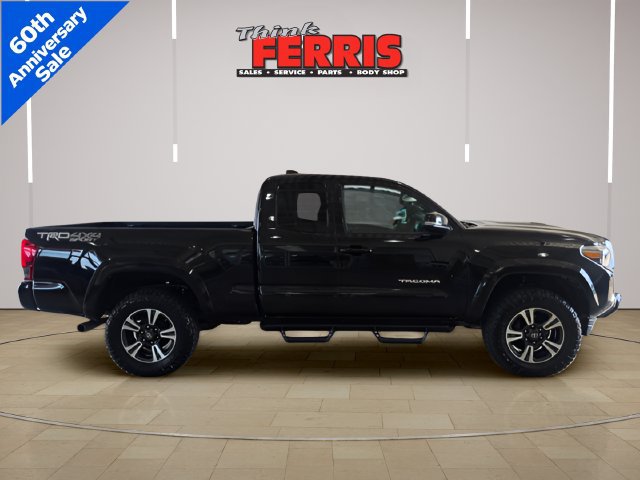 Used 2017 Toyota Tacoma TRD Sport w/ Tow Package (A/T) AWD/4WD image 6