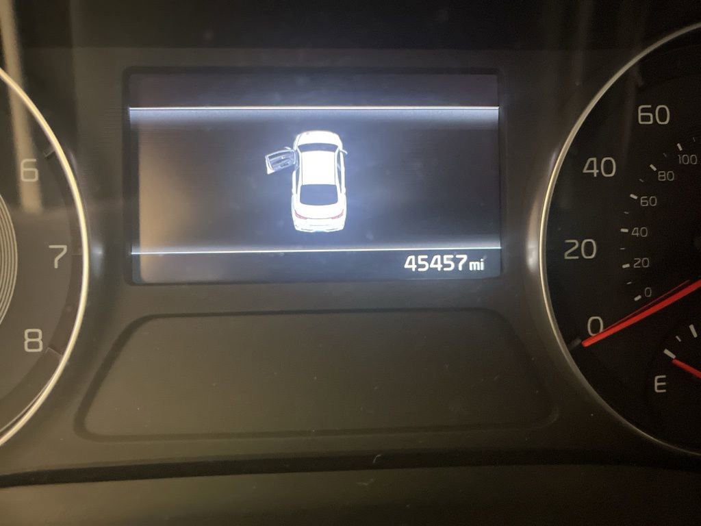 Used 2023 Kia Forte LXS w/ LXS Technology Package FWD image 3