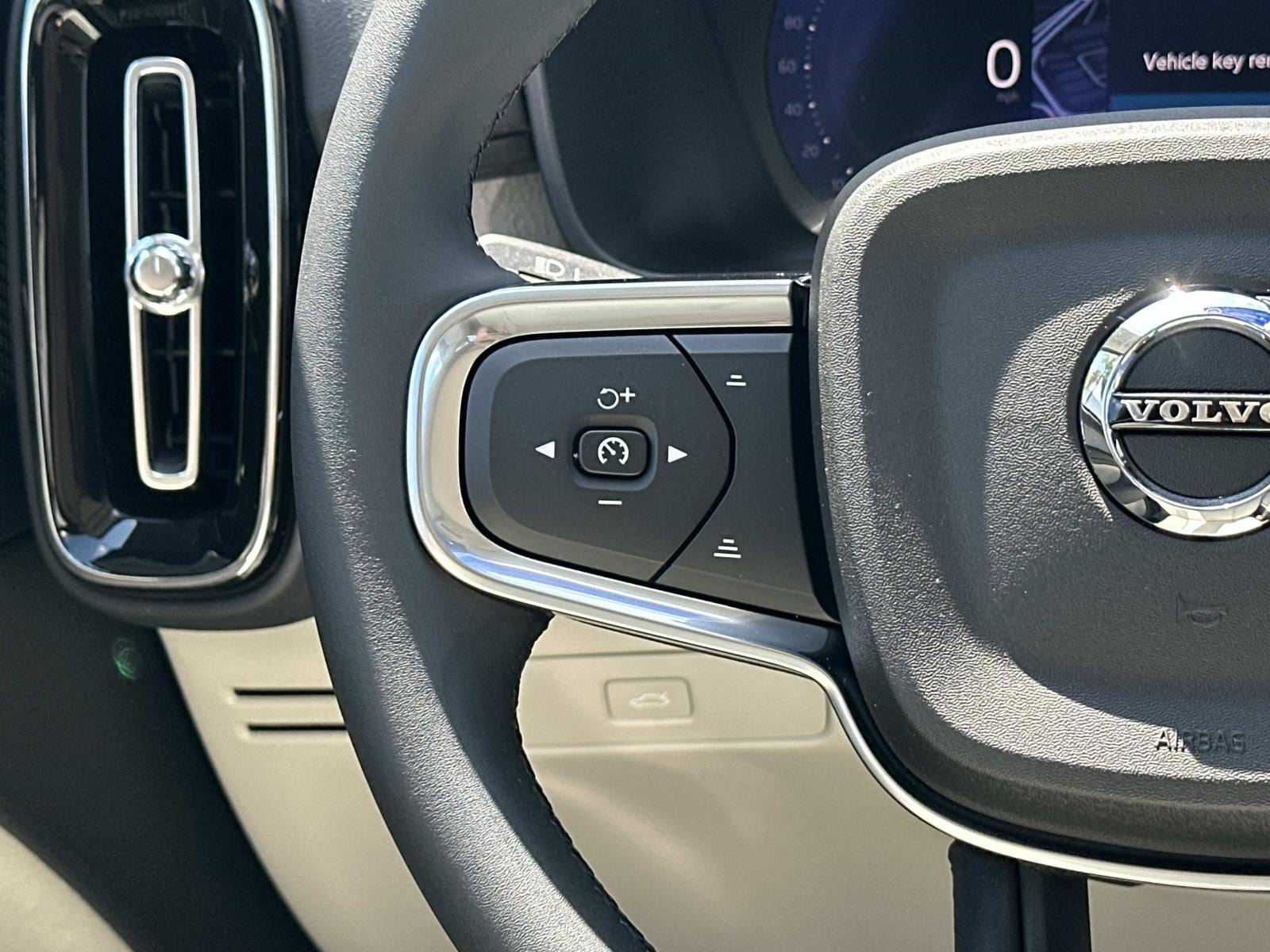 New 2026 Volvo XC40 B5 Ultra w/ Climate Package AWD/4WD image 8