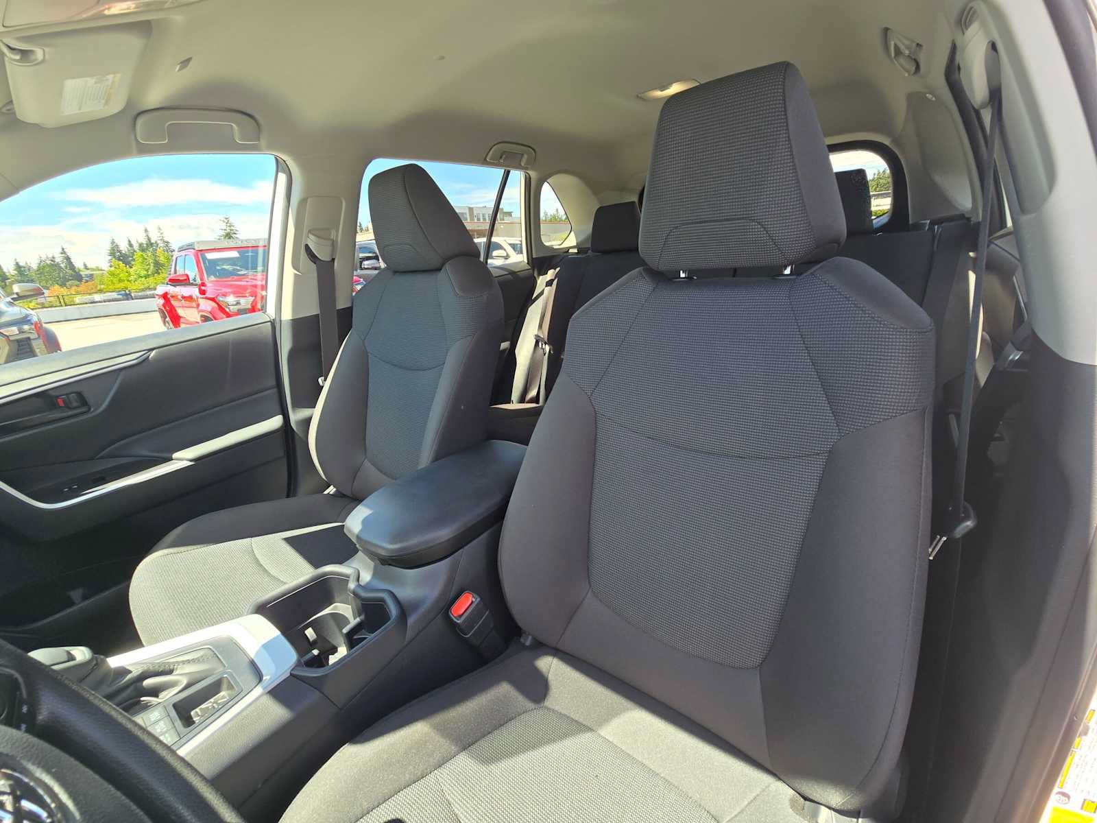 Used 2025 Toyota RAV4 LE AWD/4WD image 22