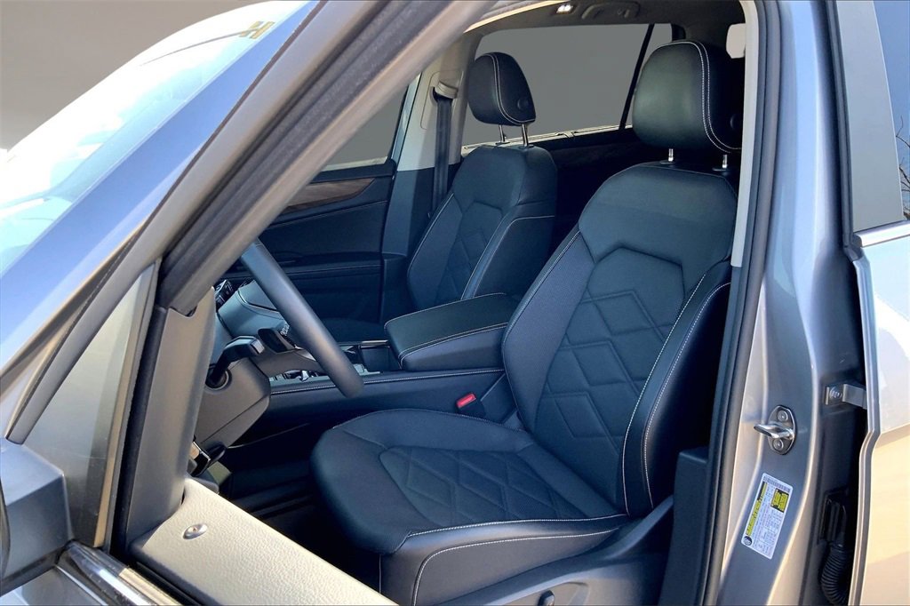 Used 2024 Volkswagen Atlas SE image 24