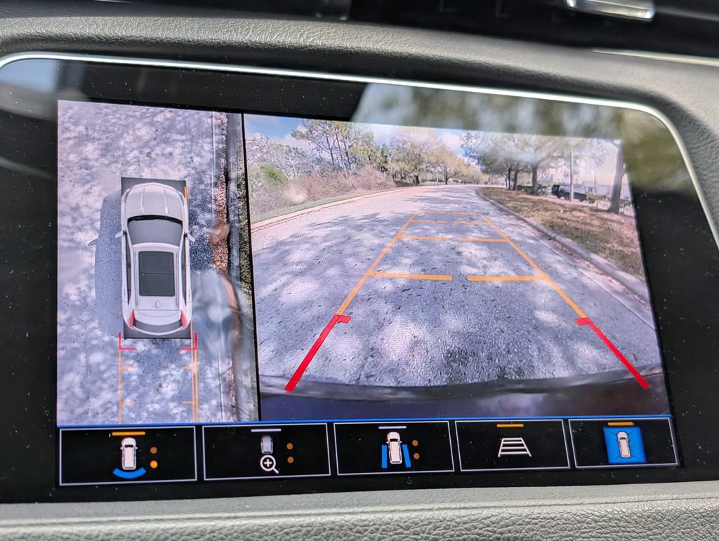 Used 2022 Cadillac XT4 Premium Luxury w/ Enhanced Visibility Package image 25