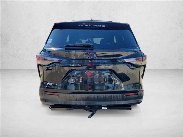 Used 2025 Toyota Sienna XLE Woodland Edition image 6