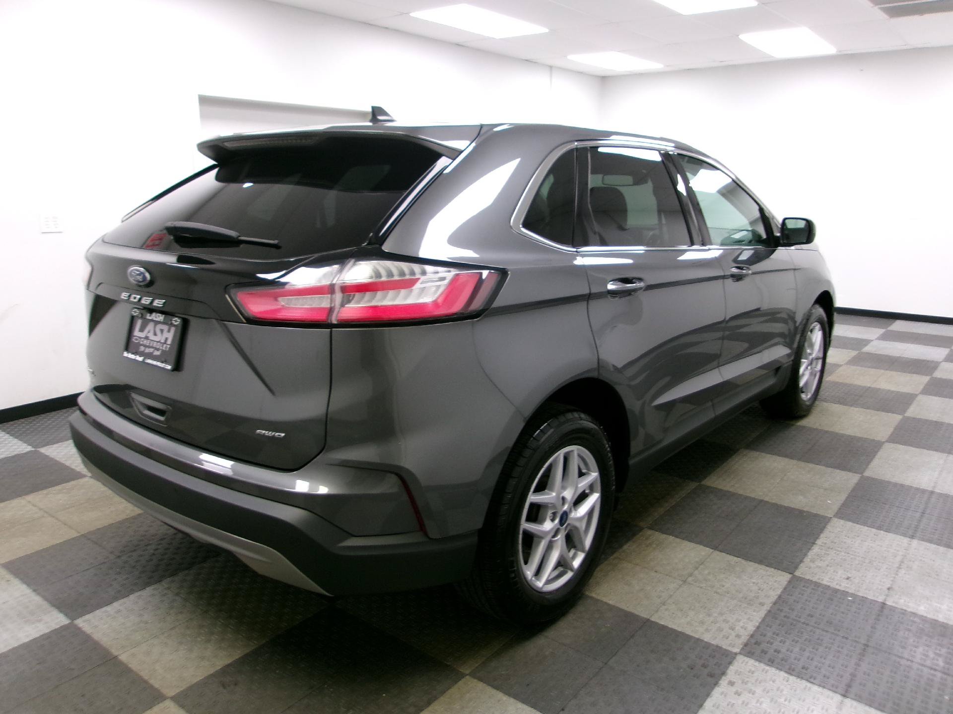 Used 2022 Ford Edge SEL w/ Convenience Package AWD/4WD image 14
