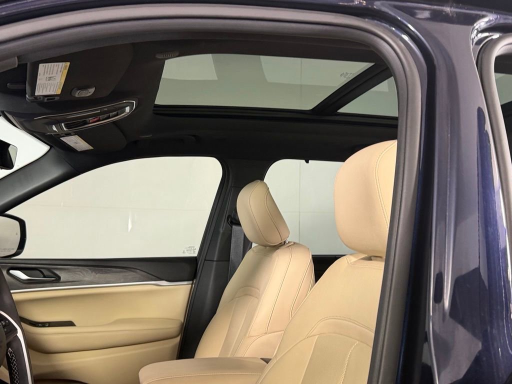 Used 2022 Jeep Grand Cherokee Limited 4xe w/ Luxury Tech Group II image 27