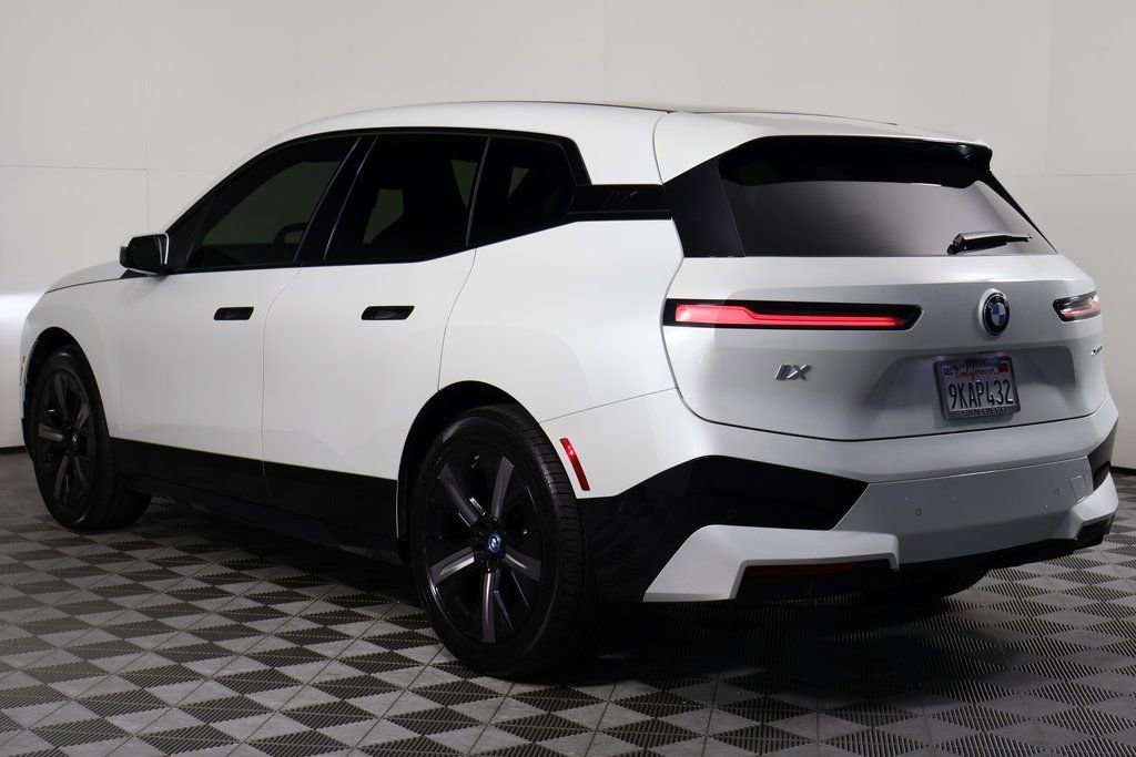 Used 2024 BMW iX xDrive50 w/ Sport Package image 6