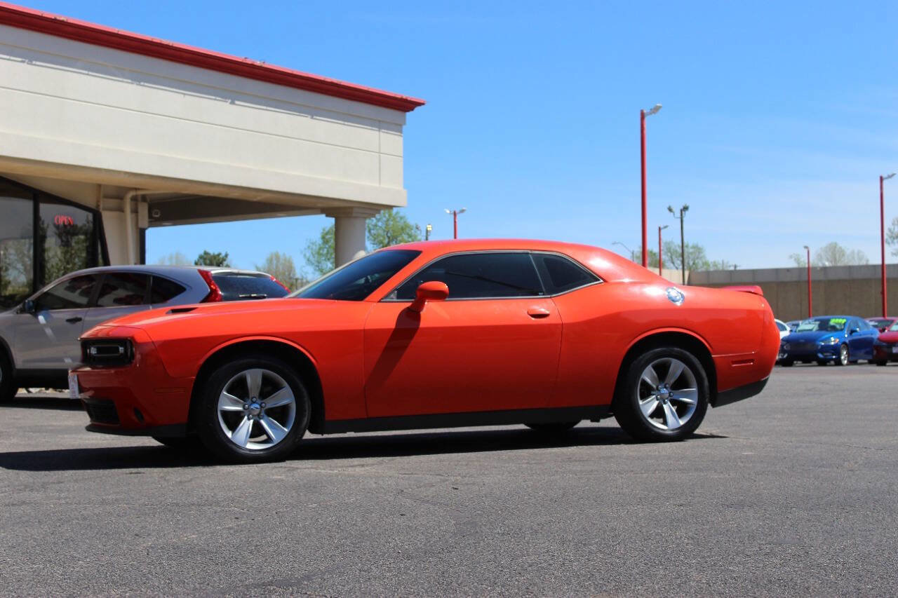 Used 2019 Dodge Challenger SXT RWD image 6