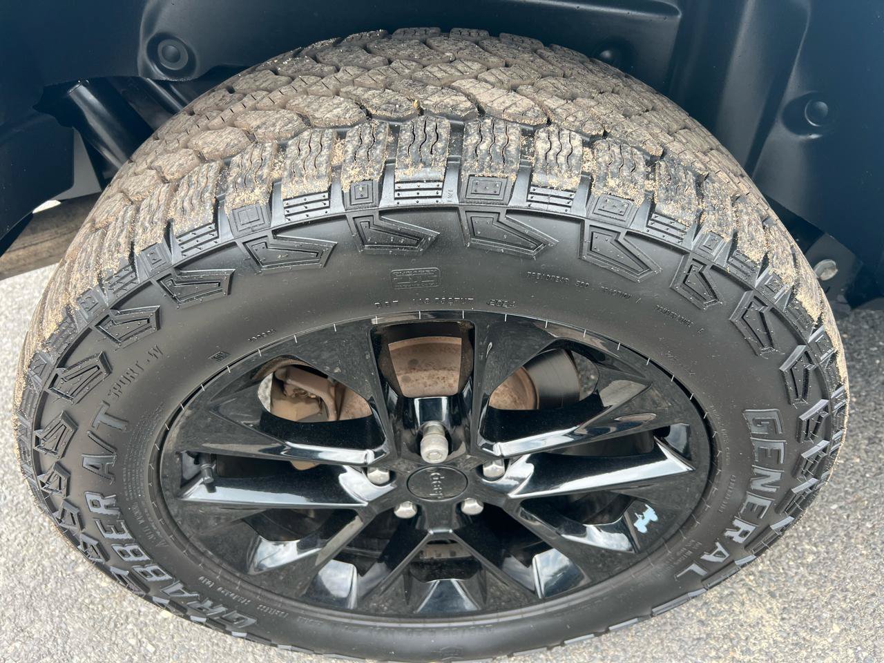 Used 2019 Jeep Wrangler Unlimited Sahara AWD/4WD image 4