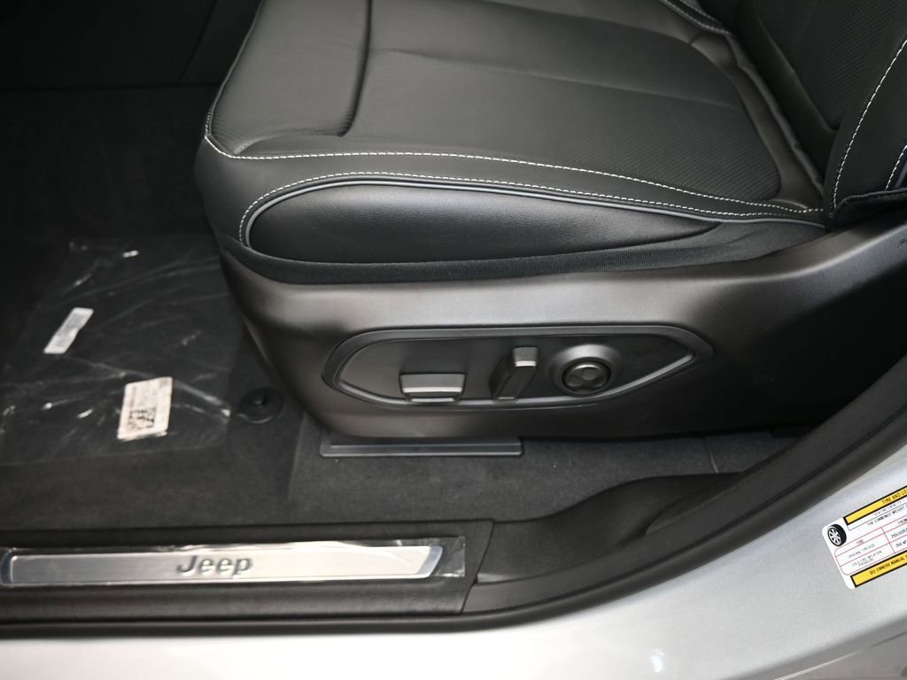 Used 2024 Jeep Grand Cherokee L Overland image 15