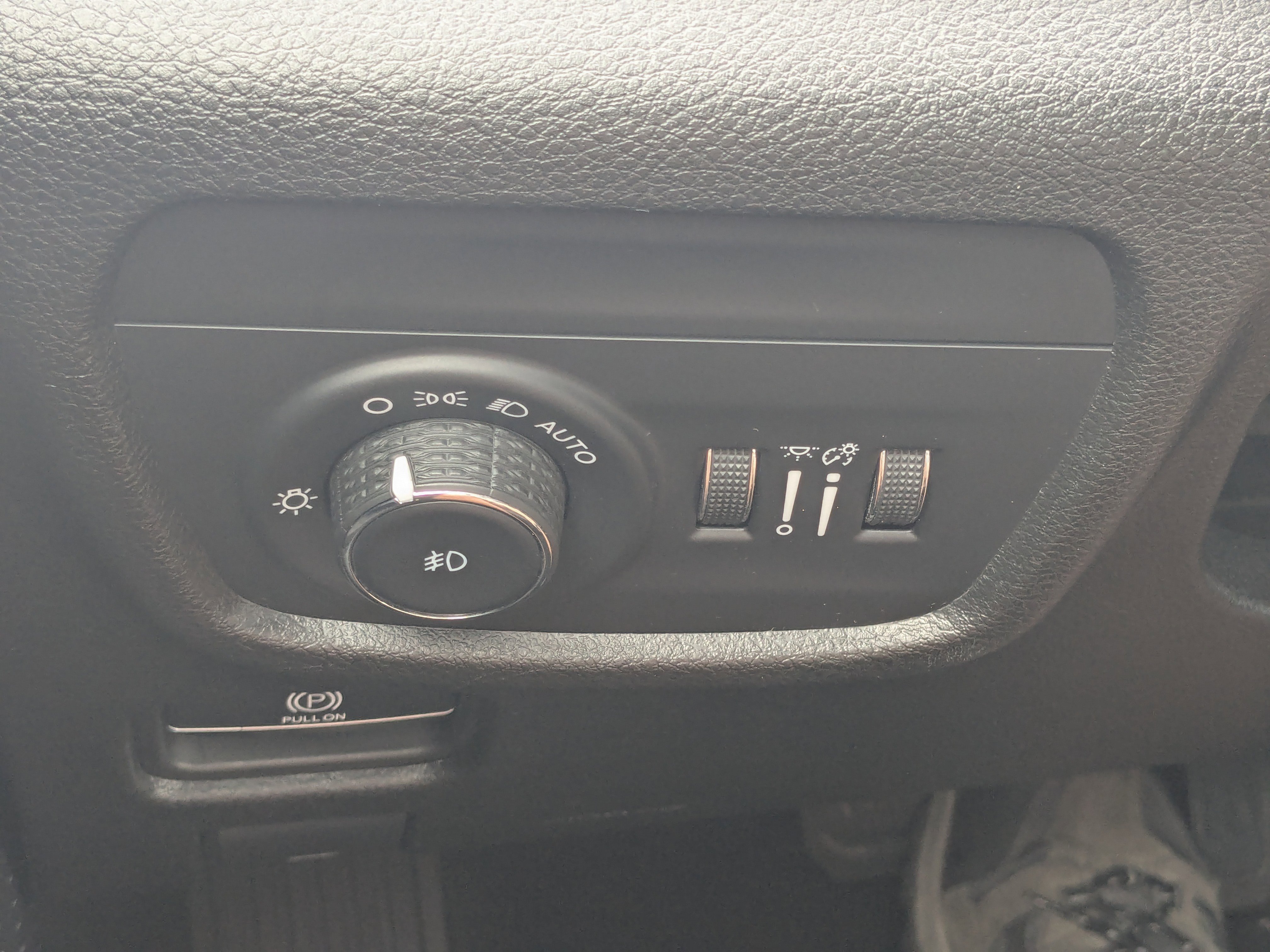 Used 2023 Jeep Grand Cherokee Limited image 31