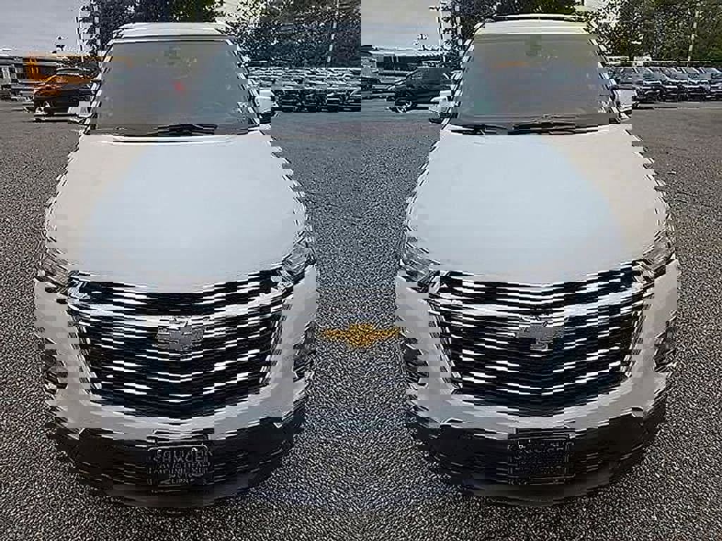 Used 2023 Chevrolet Traverse LT image 13