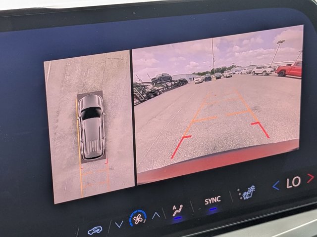 Used 2024 Chevrolet Traverse LT w/ Midnight/Sport Edition image 12