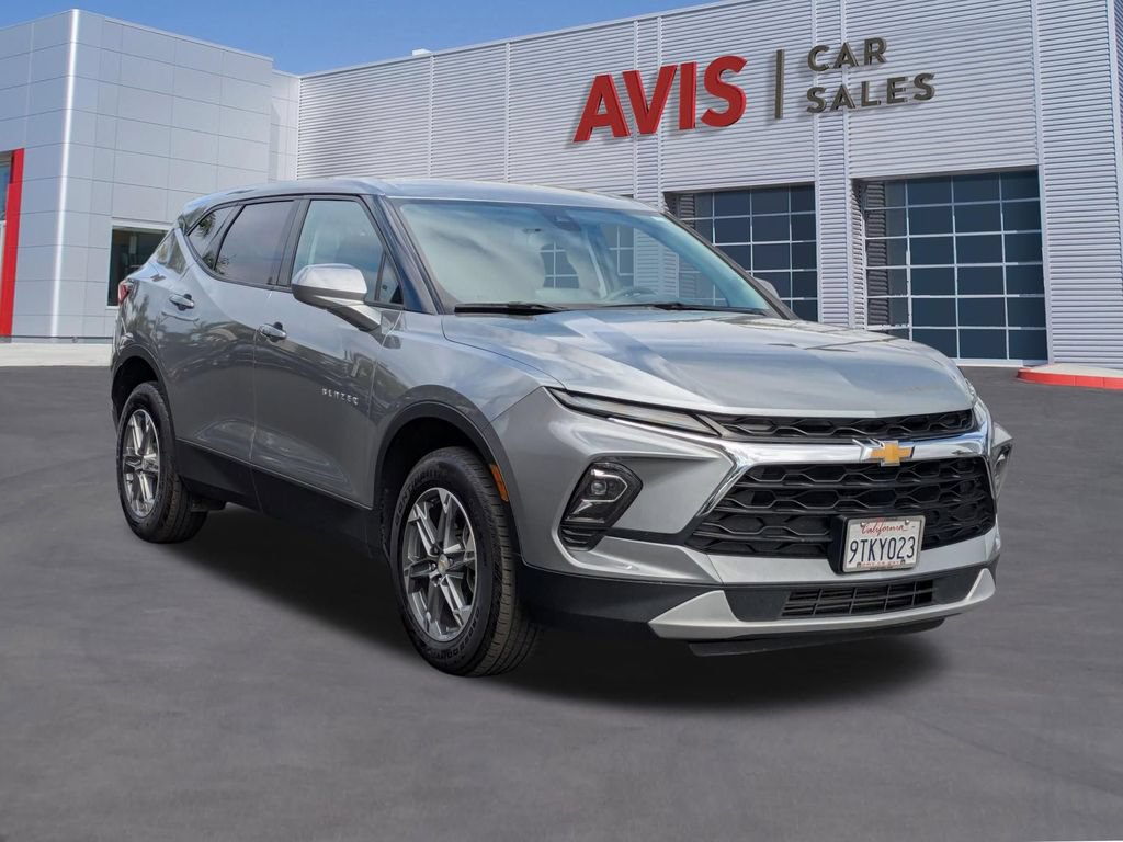Used 2025 Chevrolet Blazer LT AWD/4WD image 3