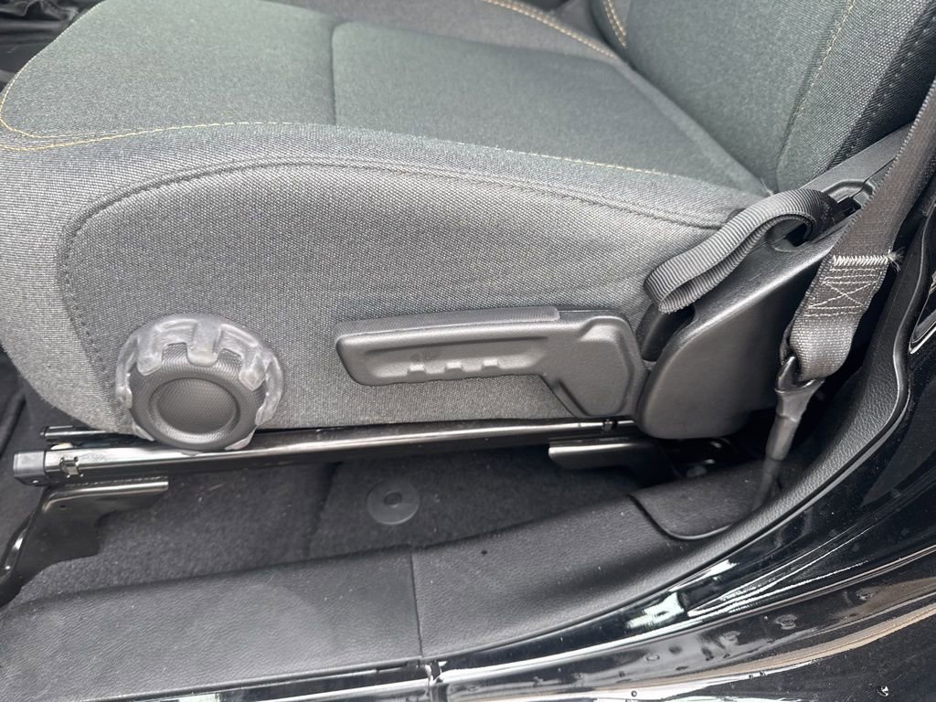 Used 2025 Jeep Wrangler Unlimited Sahara w/ Safety Group image 23