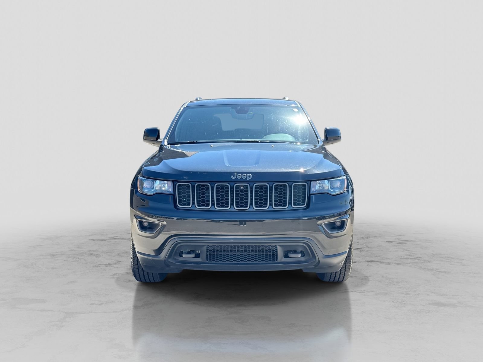 Used 2016 Jeep Grand Cherokee Laredo 75th Anniversary AWD/4WD image 12
