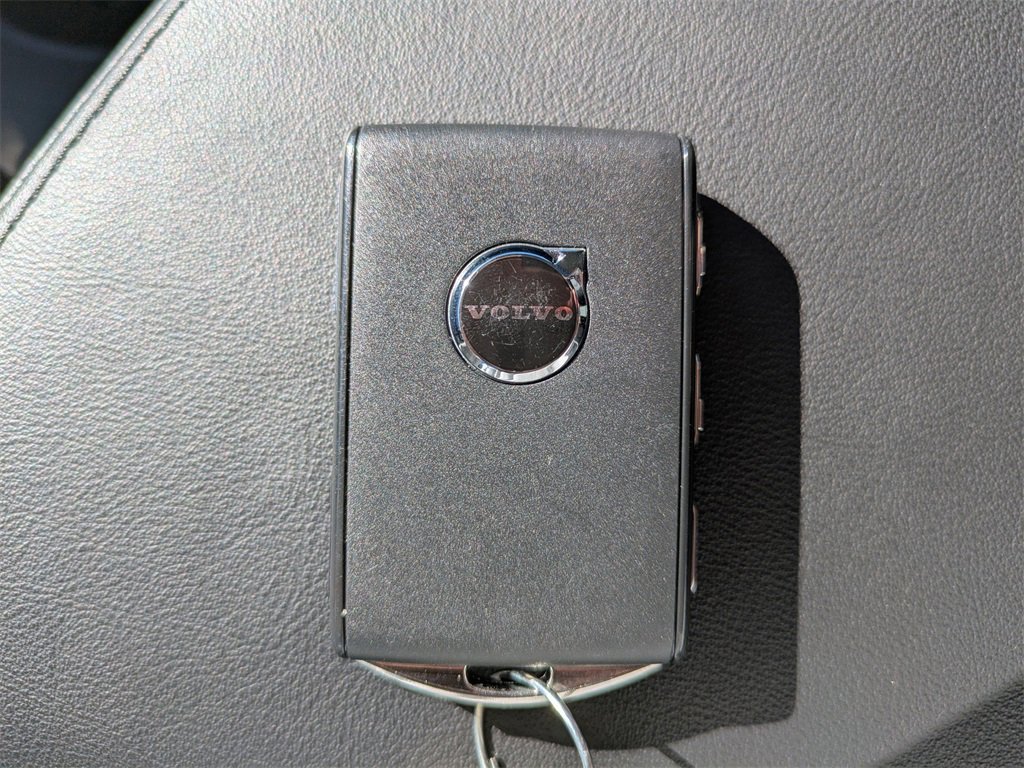 Certified 2025 Volvo S60 B5 Core image 29