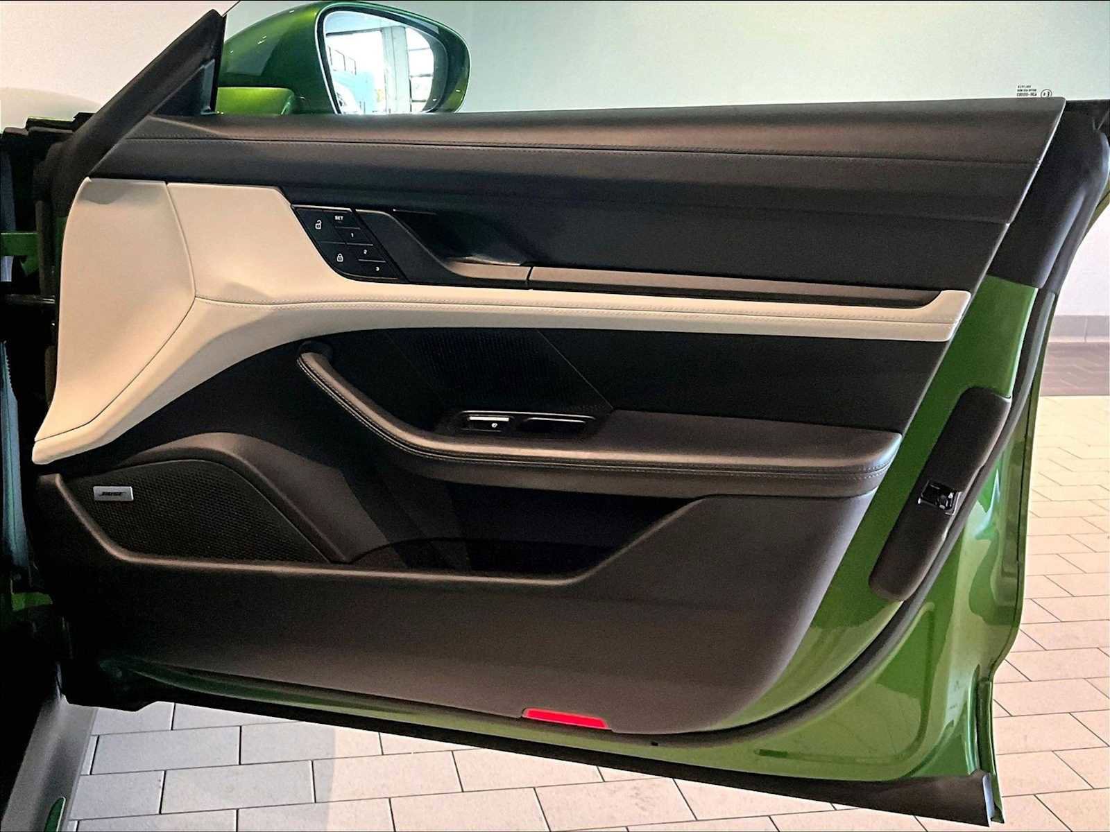 Used 2022 Porsche Taycan 4S image 27