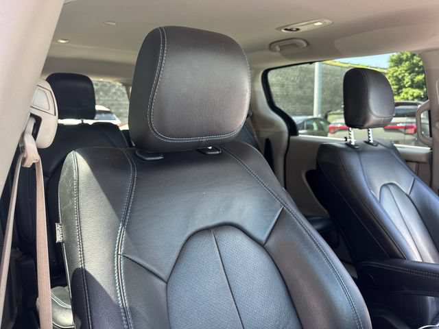 Used 2021 Chrysler Pacifica Touring-L FWD image 24